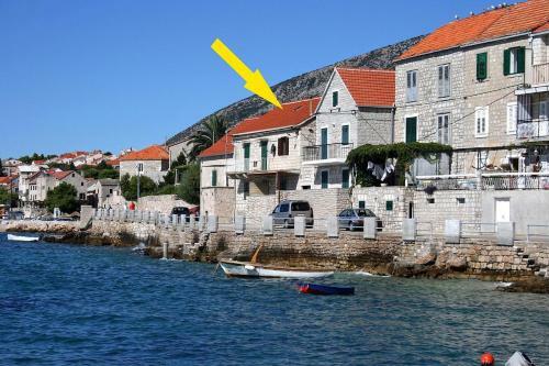 Apartments By The Sea Bol (Brac) - 4657