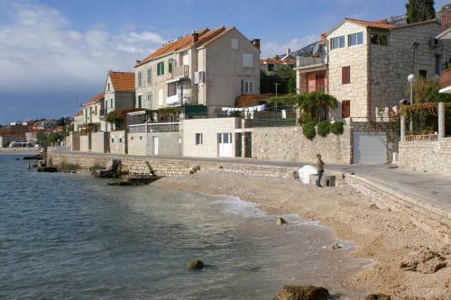 Apartments By The Sea Bol (Brac) - 4657