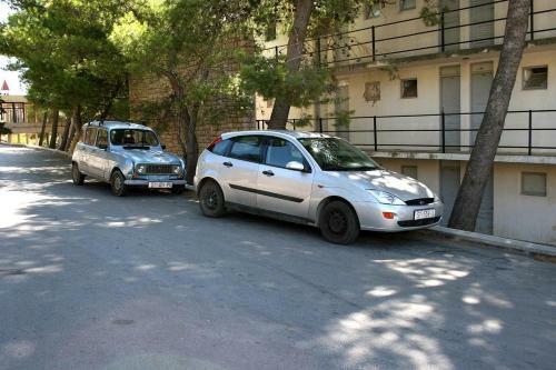 Apartments By The Sea Bol (Brac) - 4657