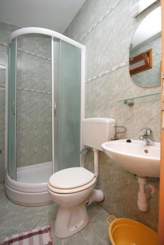 Apartment Gradac 6820b