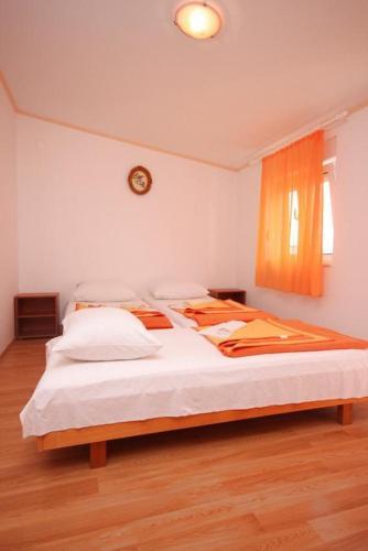 Apartment Gradac 6820b