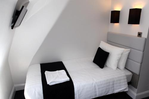 Hotel The Omega