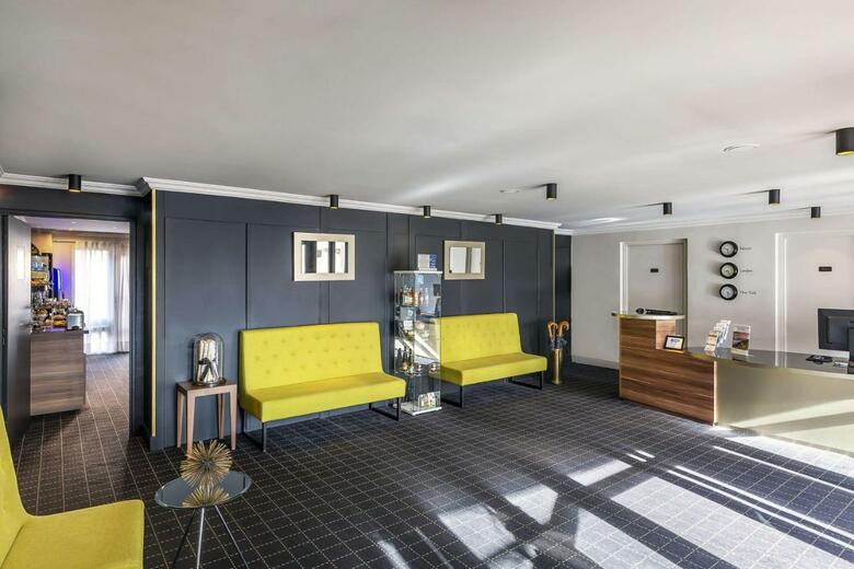 Atrium Hotel