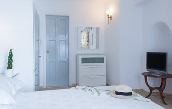 Adonis Hotel