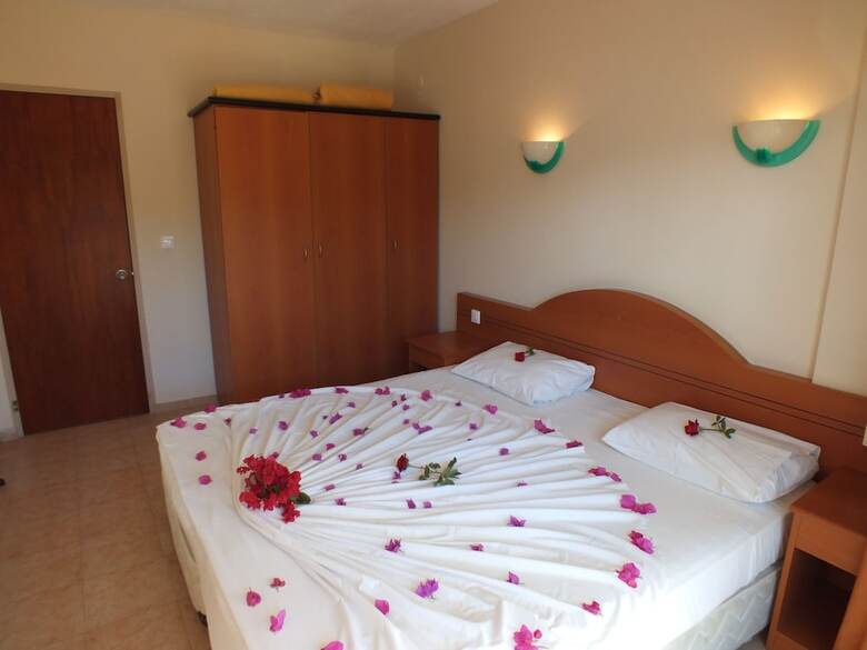 Tuntas Apart Hotel Kusadasi