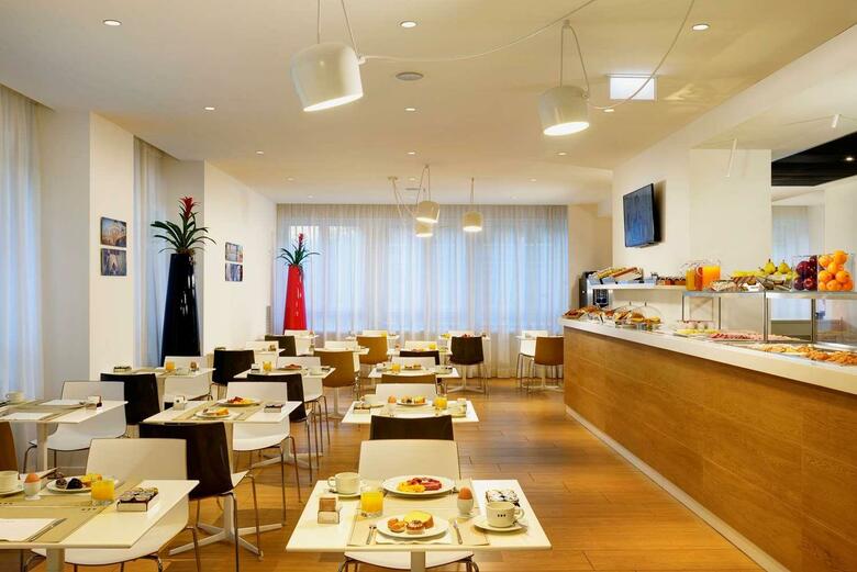 Hotel UNA Century