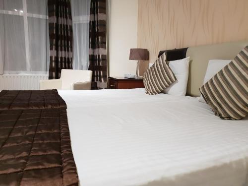 Ascot Hotel