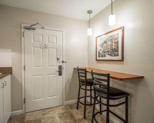 Hotel Suburban Extended Stay