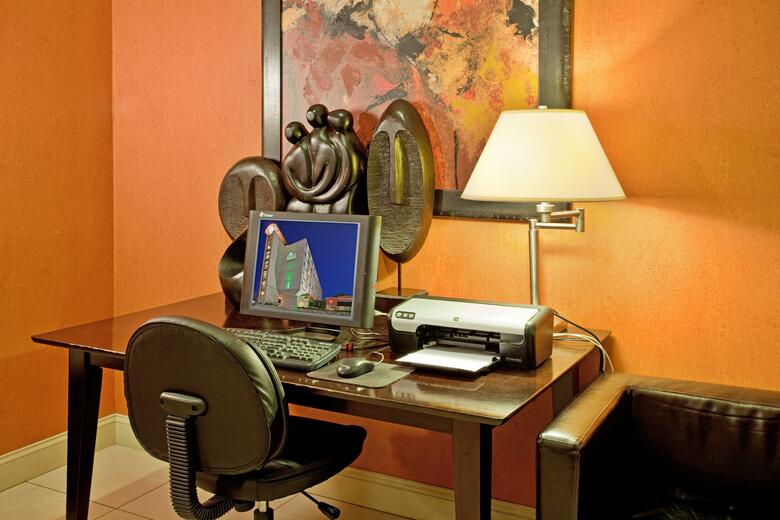 Hotel Holiday Inn Manhattan At The Campus