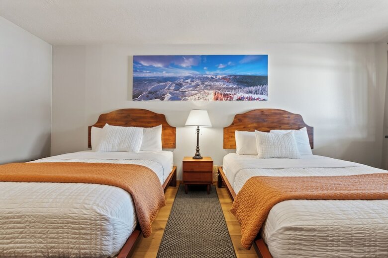 Lodge Duck Creek Village Inn