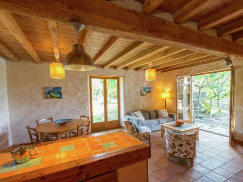 Maison de Vacances - St Alban-auriolles 2