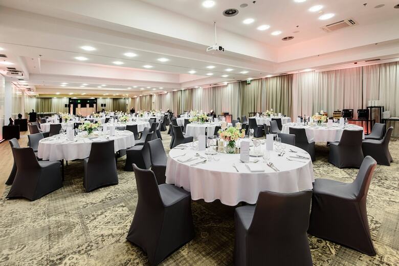 Hotel Courtyard By Marriott Warsaw Airport