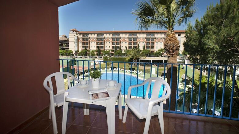 Apartamentos Leo Islamar