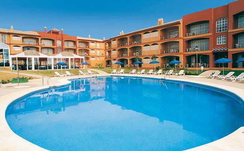 Apartamentos Leo Islamar