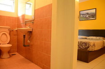 Albergue Father�s Guest House
