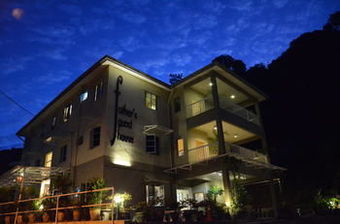 Albergue Father�s Guest House