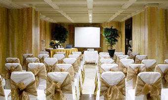 Amos Cozy Hotel & Convention Hall