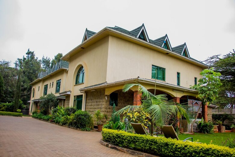 Hotel Karen Inn And Suites