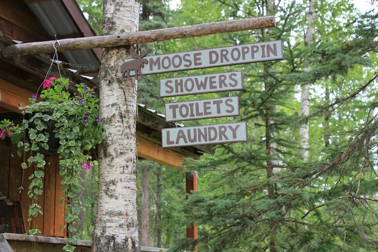 Bed & Breakfast Meandering Moose Lodging