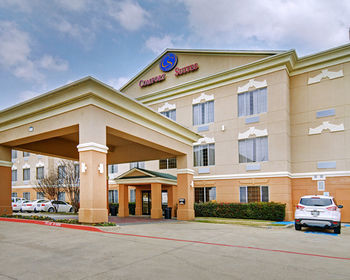 Hotel Comfort Suites Near Alliance