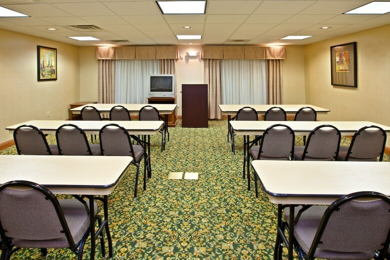 Holiday Inn Express Hotel & Suites