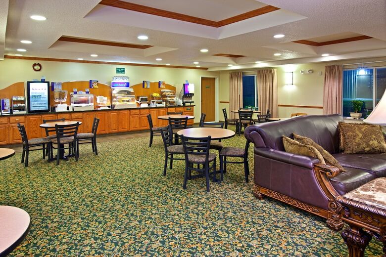 Holiday Inn Express Hotel & Suites