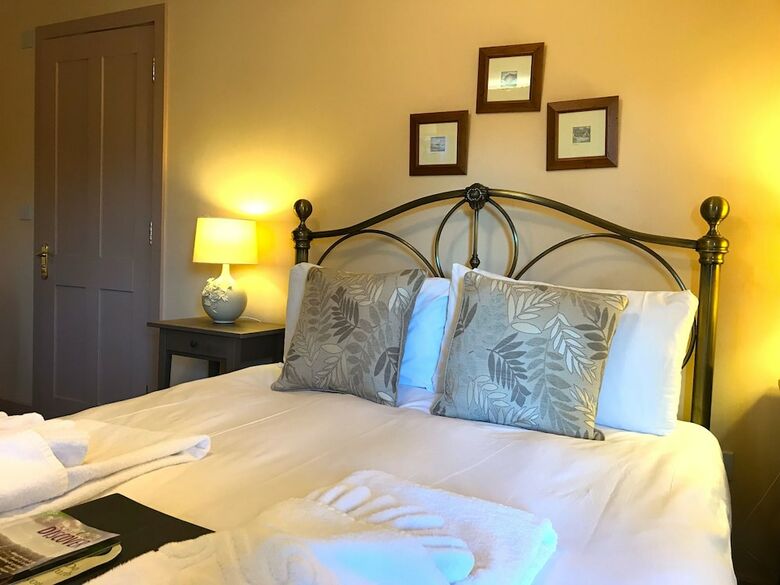 Hotel Thatched Cottage