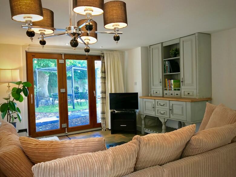 Hotel Thatched Cottage