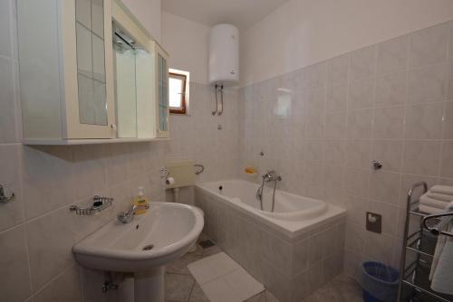 Apartments By The Sea Duce (Omis) - 2749