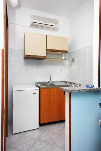 Apartments By The Sea Duce (Omis) - 2749