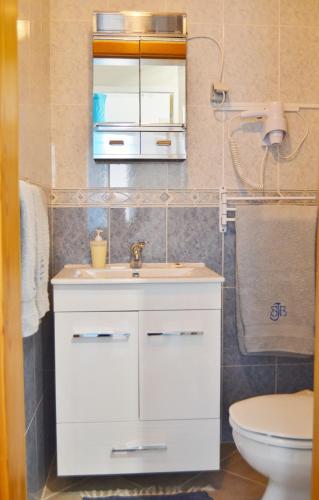 Hostal Bjb - Alojamentos