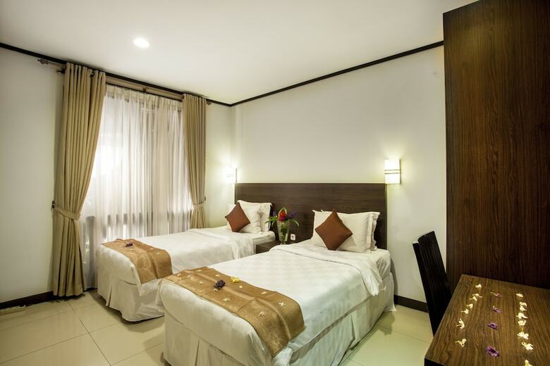 Summer Hills Hotel