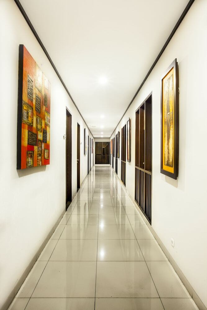 Summer Hills Hotel