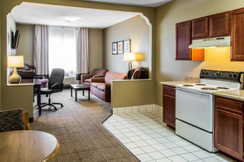 Hotel Comfort Suites I-35 North