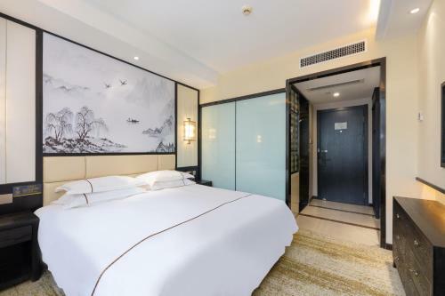 Yiwu Luckbear Hotel