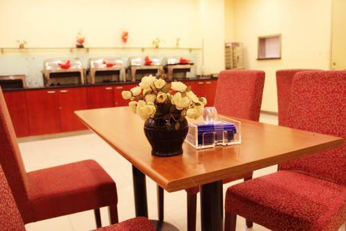 Hotel Hanting Express Chengdu Luoma City