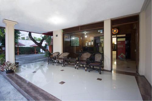Hostal Oyo 524 Makuta Hotel