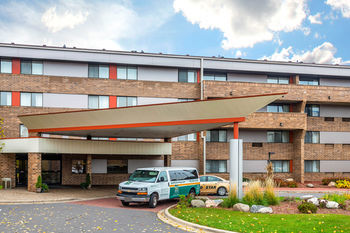 Hotel Quality Inn & Suites Airport