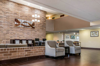 Hotel Quality Inn & Suites Airport