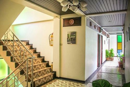 Hostal Thana Hotel & Guest House