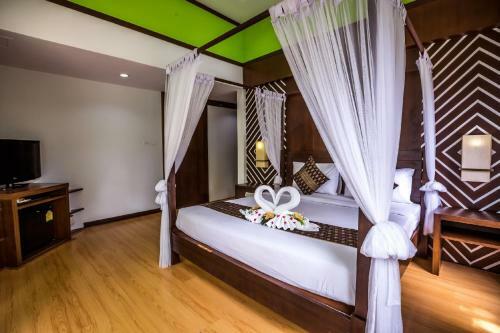 Hotel Phi Phi Andaman Beach Resort