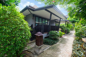 Hostal Ibiza House Phi Phi