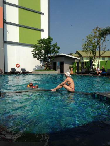 Hotel Lakkhana Poolside Resort