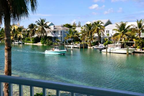 Hotel Sandyport Beach Resort