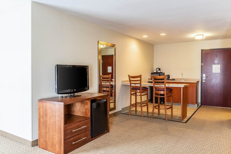 Hotel Comfort Inn And Suites