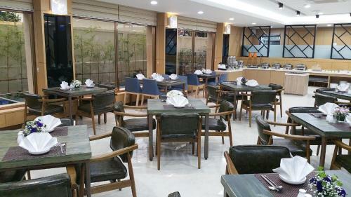 Black Sands Hotel