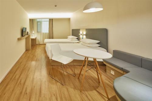 Hotel Hanting Express Qingdao Hai'er Road