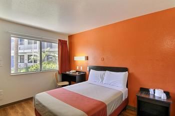 Motel 6 Santa Barbara - Carpinteria North