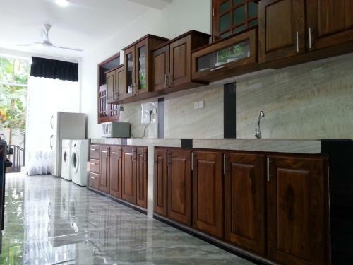 Coral Palm Villa And Apartment