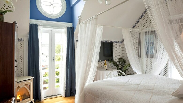 Bed & Breakfast Cabernet House, An Old World Inn